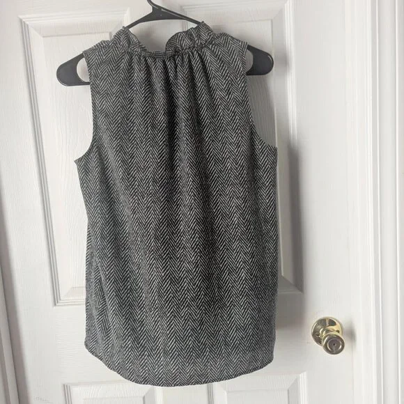 J crew sleeveless grey and white blouse - 6 - Picture 5 of 5